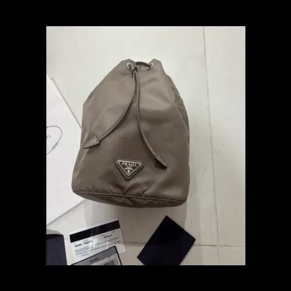 프라다 파우치